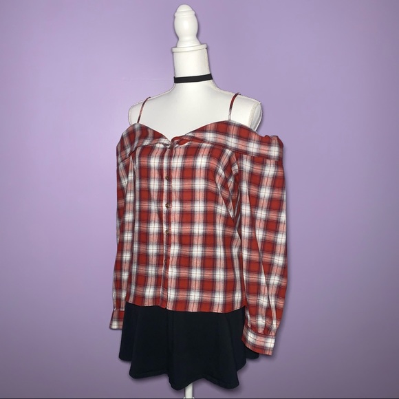 SOLD  🥳HP🥳 NWT Red Plaid Off the Shoulder Blouse - Picture 4 of 9